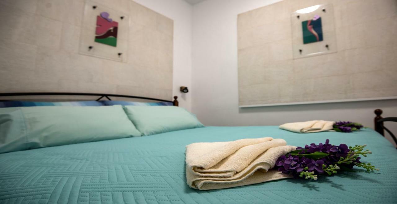 Ibis Your Cosy Oasis With Private Parking And Patio Split Buitenkant foto