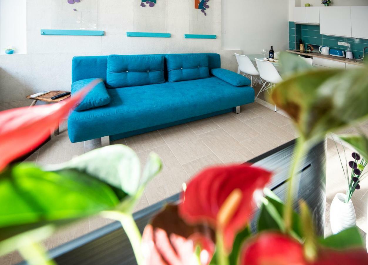 Ibis Your Cosy Oasis With Private Parking And Patio Split Buitenkant foto