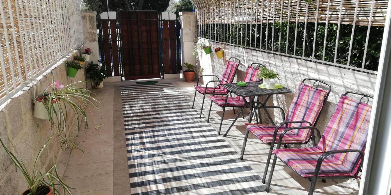 Ibis Your Cosy Oasis With Private Parking And Patio Split Buitenkant foto